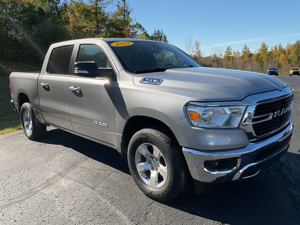 2021 RAM 1500 Big Horn Crew Cab 4x4 5'7" Box in Silver — front three-quarter view