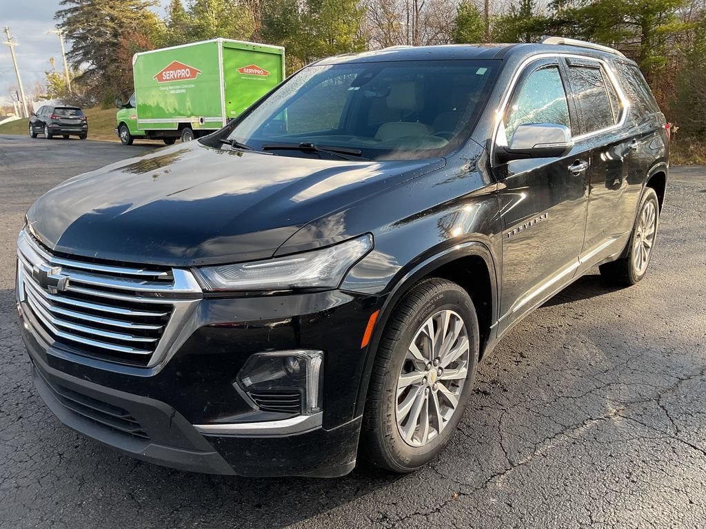 2022 Chevrolet Traverse Premier in Mosaic Black Metallic — front three-quarter view